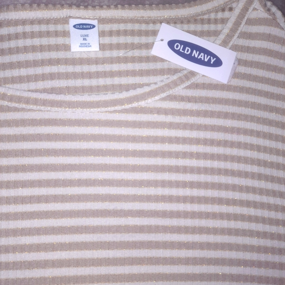 Old Navy Women's long sleeved low crop neck shirt XL